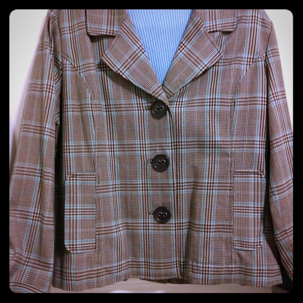 Stylish Plaid Blazer With Large Buttons in Front